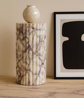 Table d'appoint en marbre Arabescato cannelé PerfectStone pour chambre à coucher, idéale pour projets de villas de luxe et hôtels