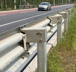 PiPe Galvanized Steel W Beam Road Guardrail EN 1317 Cable Barrier Diamond Grade Reflective H2 Impact OEM SGS Approved Factory - Product Image 3