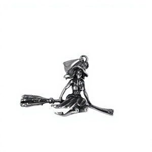 Collar <span class=keywords><strong>con</strong></span> Colgante de <span class=keywords><strong>Bruja</strong></span> Voladora en <span class=keywords><strong>Escoba</strong></span> 3D de Acero Inoxidable para Hombre, Estilo Vintage Gótico Punk Biker, Joyería Retro de Moda - Product Image 1