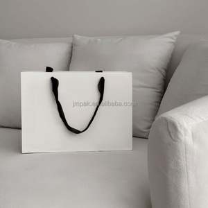 Sac en papier de luxe écologique et biodégradable avec poignée, impression offset personnalisée, réutilisable - Product Image 1