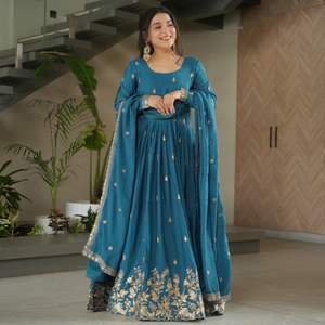 Robe ethnique évasée en Chinon de qualité supérieure pour femme, avec dupatta brodée, séchage rapide, infroissable, idéale pour les occasions de mariage - Product Image 1