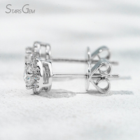Boucles d'oreilles clous unisexes classiques Starsgem en or blanc massif 18 carats avec halo de diamants de laboratoire taille brillant 0,3 ct 3,2 mm couleur D