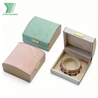 Boîte d'emballage et présentoirs à bijoux de luxe personnalisés en carton de haute qualité, écologiques, avec gaufrage et doublure en éponge