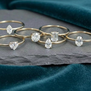 Anillo de Diamante Solitario Polimórfico Cultivado en Laboratorio en Oro Amarillo de 14 Quilates - Product Image 1