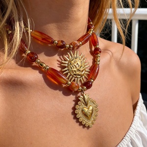 Collana Asu Vintage con Perle d'Ambra e Ciondolo Sacro Cuore e Dio Sole, Gioielli Boho Statement per Donne - Product Image 1