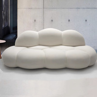 Canapé-lit long de style nordique créatif, moderne, pour salon, en velours, design nuage, collection Lamb Furniture