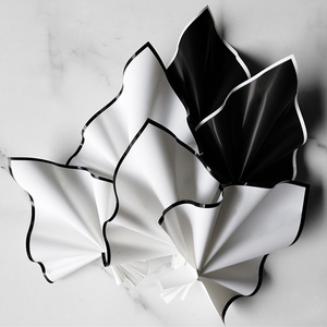 20 Piezas de Papel de Regalo Impermeable Blanco y Negro con Diseño de Aristócratas, Estilo Coreano, Material para Envolver Ramos de Flores - Product Image 4
