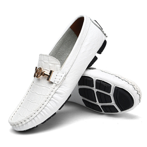 Varios estilos de zapatos casuales cómodos de bajo costo para hombres, mocasines, zapatos suaves de cuero genuino para caminar - Product Image 2