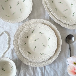 Assiettes et bols <span class=keywords><strong>en</strong></span> céramique <span class=keywords><strong>blanche</strong></span> à motif floral <span class=keywords><strong>en</strong></span> relief style rétro europé<span class=keywords><strong>en</strong></span>, assiettes à soupe <span class=keywords><strong>en</strong></span> <span class=keywords><strong>forme</strong></span> <span class=keywords><strong>de</strong></span> fleurs <span class=keywords><strong>en</strong></span> céramique <span class=keywords><strong>en</strong></span> gros - Product Image 3