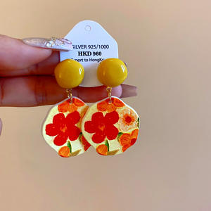 Boucles d'oreilles personnalisées de style <span class=keywords><strong>vacances</strong></span> irrégulières Boucles d'oreilles fleur rouge acrylique à la mode Cadeau pour les femmes - Product Image 5