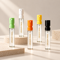 Flacon d'échantillon de parfum en gros 1,5 ml 2 ml 2,5 ml, mini flacon pulvérisateur en verre transparent avec pulvérisateur coloré