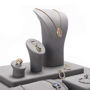 Expositor de microfibra gris al por mayor, personalizable, para pulseras, collares, anillos y pendientes, juego de expositores de joyería. - Product Image 4