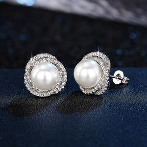 Pendientes de Oro E3078 con Perla Cultivada Blanca, Engaste Redondo Clásico, Joyería de Boda para Mujer - Product Image 3