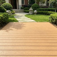 Planche de terrasse en WPC à grain de bois brun clair, composite bois-plastique, revêtement de sol extérieur pour pelouse et passerelle