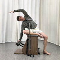 Kursi Wunda Combo dengan Pedal Terpisah Warna Walnut Kayu Kursi Pilates
