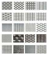Maille métallique perforée en acier inoxydable polyvalente, disponible en divers motifs et finitions pour une utilisation intérieure et extérieure