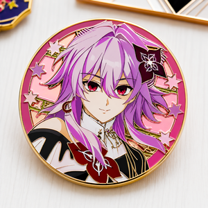 Épinglette en émail personnalisée style anime cheveux violets, plaqué or, badge de revers rond en métal, OEM ODM - Product Image 1