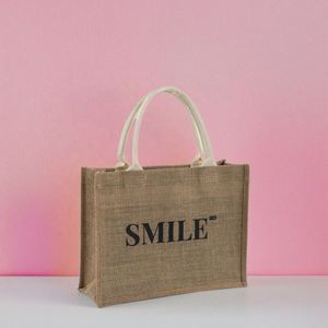 Sac cadeau portable haut de gamme en toile de lin pour le shopping, personnalisable avec logo et publicité événementielle d'entreprise, imprimé DIY - Product Image 1
