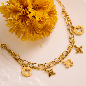 Pulsera de Acero de Titanio con Trébol de Cuatro Hojas Hueco, Estilo Lujo Ligero, para Mujer, de Alta Gama, Inoxidable y Prismática - Product Image 1