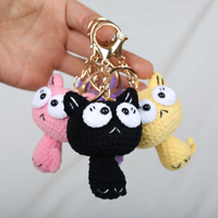 Al por mayor Juguetes de animales de ganchillo de hilo Kawaii, Llavero de ganchillo de gatito negro de la suerte tejido, Muñeco de ganchillo