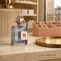 Vente en gros de flacons de parfum vides de 100 ml, en verre côtelé, avec bouchon en forme de tête de cheval, pour emballage OEM