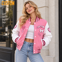 Blouson Bomber Varsity pour Femme avec Broderie, Appliques, Patchwork, Passepoil, Surpiqûres, Patch Cœur et Nœud, Boutons Pression et Bordures Côtelées