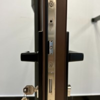 Porte en alliage d'aluminium moderne avec écran magnétique persienne horizontale et ouverture latérale