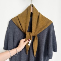 Écharpe en laine bouillie de luxe discret, bandana triangulaire minimaliste, cache-cou doux pour l'hiver, pour les marchés UE et Amérique du Nord
