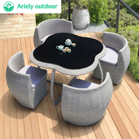 Ensemble de 5 tables et chaises en rotin, ensemble de meubles de patio, table basse décontractée de jardin pour 4 personnes, design moderne, style peu encombrant