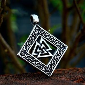 Colgante de Joyería Vikinga de Acero Inoxidable al por Mayor para Hombre, Chapado en Oro con Patrón Numérico, para Regalos de Fiesta o para Niños - Product Image 4