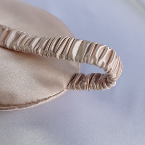 Heenlong Sleep Travel Satin Sleep <span class=keywords><strong>Funda</strong></span> <span class=keywords><strong>de</strong></span> <span class=keywords><strong>almohada</strong></span> para dormir Piel rosa con máscara para los ojos Scrunchies para el cabello <span class=keywords><strong>Funda</strong></span> <span class=keywords><strong>de</strong></span> <span class=keywords><strong>almohada</strong></span> <span class=keywords><strong>de</strong></span> <span class=keywords><strong>satén</strong></span> <span class=keywords><strong>de</strong></span> seda con caja <span class=keywords><strong>de</strong></span> regalo - Product Image 3