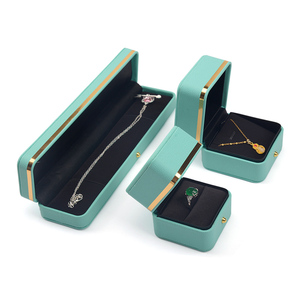 CHEN LU Scatola Portagioie Quadrata in Pelle PU di Lusso Leggero, Fatta a Mano, per Proposte di Matrimonio, Conservazione Collane <span class=keywords><strong>e</strong></span> Confezione Regalo - Product Image 5