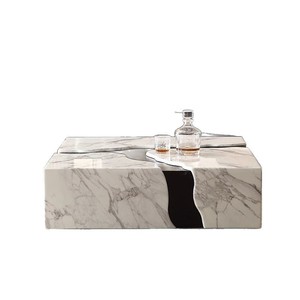 Table basse moderne en marbre de conception italienne avec forme craquelée, meuble durable pour salon, idéal pour appartements carrés - Product Image 3