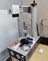 Machine de marquage et de gravure laser à fibre CNC 3D portable à bas prix pour la vente en gros, prenant en charge les formats DXF/PLT/BMP/AI