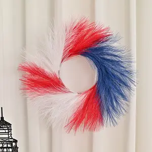 爱国羽毛花环: 为独立日和国家庆祝活动提升您的家居装饰