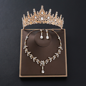 Conjunto de Joyas de Boda de Lujo Elegante para Novia de Estilo Europeo y Americano de Tres Piezas de Gama Alta con Collar, Pendientes y Corona Hecho de Aleación - Product Image 1