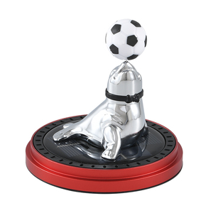 Diffuseur en alliage d'aluminium à énergie solaire avec design de ballon de football rotatif, décoration de bureau portable - Product Image 1