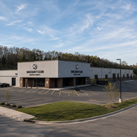 Structure en acier pour terrain de pickleball intérieur, configuration 4 terrains, certifiée AISC, retour sur investissement rapide, directement de l'usine
