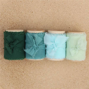 Nastro in Chiffon con bordi sfilacciati fatti a mano con bobina di legno nastro con frange per invito a nozze - Product Image 5