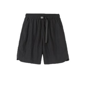Short à motif solide respirant léger et décontracté avec ceinture en maille et poches Short de style plage vente en gros - Product Image 4