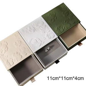 Boîte à bijoux en carton rigide texturé gris, écologique, biodégradable, de luxe haut de gamme, pour bijoux de qualité supérieure - Product Image 2
