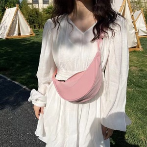 Sac bandoulière sport léger en nylon avec fermeture éclair, motif uni, style dumpling Z0183 - Product Image 1