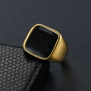 Bague signet classique pour homme en acier inoxydable, style hip-hop punk, plaquée or 18 carats, émail noir - Product Image 3