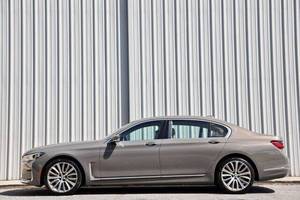 Vente en gros – BMW Série 7 AWD 750i berline 4 portes, conduite à gauche, intérieur cuir foncé, sièges en cuir, moteur ACC, jantes R18 – Véhicules d'occasion - Product Image 2