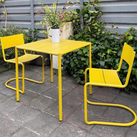 Ensemble table et chaises carrées d'extérieur style nordique pour cour, balcon, terrasse, salon de thé, café, mobilier de loisirs commercial