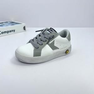 Chaussures d'été décontractées pour enfants pour filles de 2 à 3 ans avec paillettes brillantes et semelle souple <span class=keywords><strong>en</strong></span> <span class=keywords><strong>cuir</strong></span>. - Product Image 1