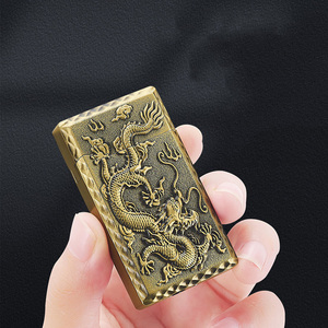 Encendedor de antorcha de dragón en relieve personalizado, encendedor recargable de butano de metal a prueba de viento con diseño de dragón verde - Product Image 3