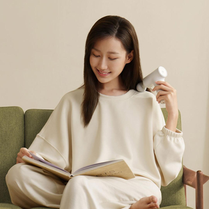 <span class=keywords><strong>Mijia</strong></span> Mini Fascia Gun <span class=keywords><strong>2C</strong></span> Dispositif en plastique gris foncé avec source d'alimentation USB pour une utilisation en hôtel - Product Image 5