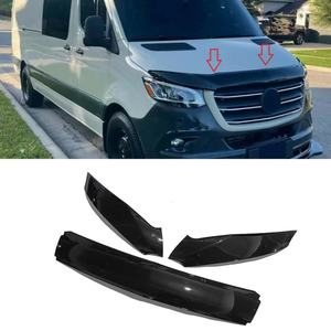 แผ่นกันฝุ่นและหินสำหรับรถตู้เมอร์เซเดส-เบนซ์ รุ่น W907 Sprinter ปี 2018-2023 แบบ 3 ชิ้น ติดตั้งด้วยกาว สีดำ ป้องกันสภาพอากาศ - Product Image 1