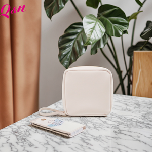 Trousse de maquillage pour femmes Pochette à cosmétiques en nylon Trousse de toilette avec patchs à lettres Pochettes à cosmétiques colorées - Product Image 3